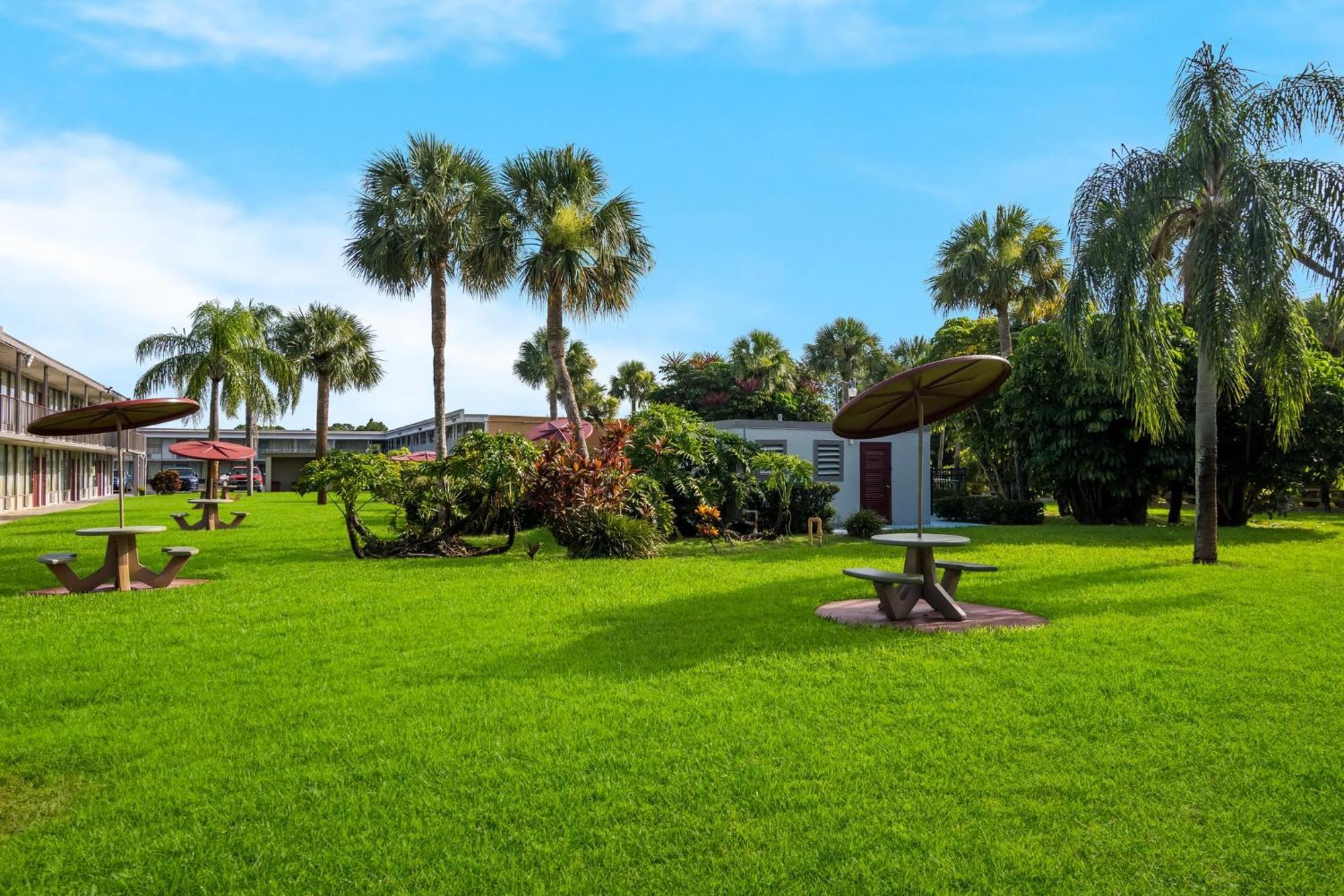 Flamingo Suites- An Extended Stay Hotel Vero Beach, Fl Exterior foto